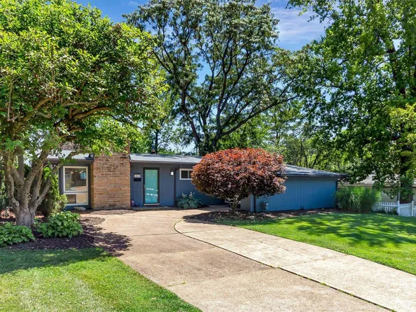 1617 Liggett Dr, Saint Louis, MO 63126