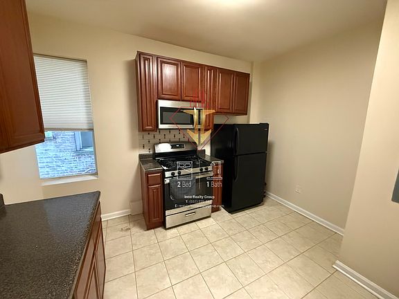 3rd image of 146-150 Manhattan Ave #3