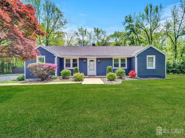 15 Federal Rd, Monroe Township, NJ 08831