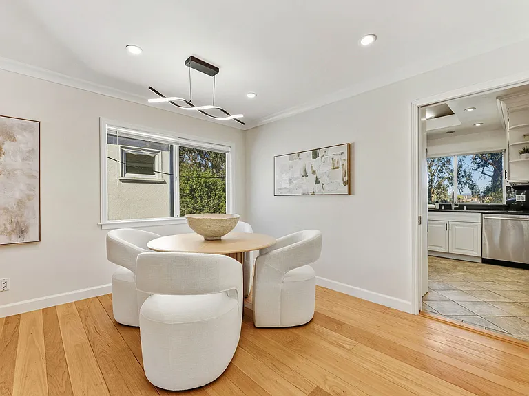 866 Alma Pl — Photo 33