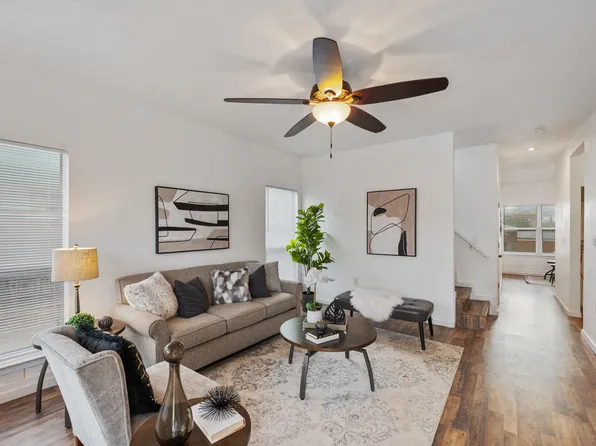 1021 Edith Blvd NE, Albuquerque, NM 87102