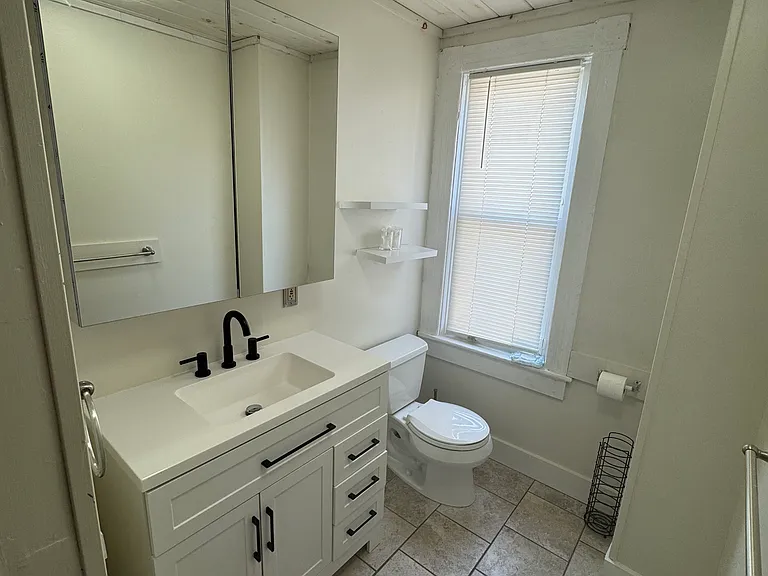 260-262 Douglas Ave #1 — Photo 4