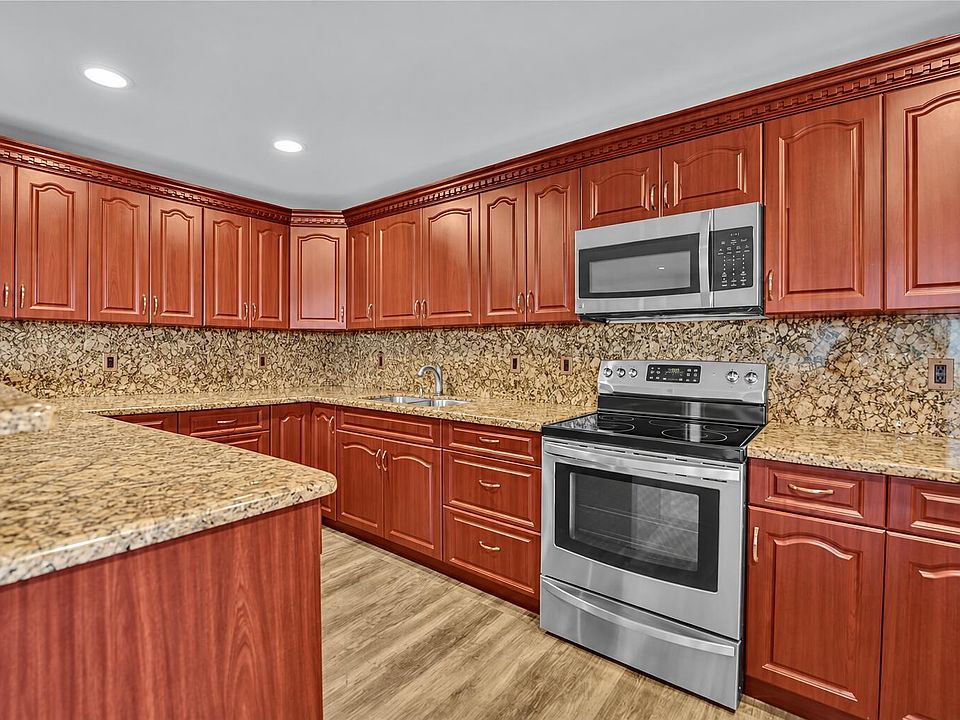 1st image of 3031 Guildford Dr E