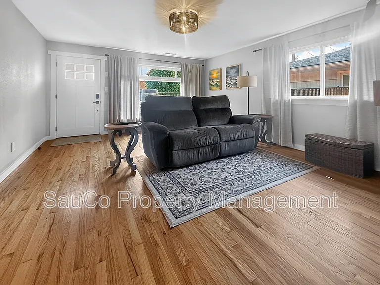 135 Lee St — Photo 4