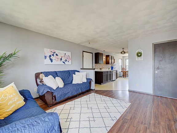 3rd image of 847 Fieldcrest Dr