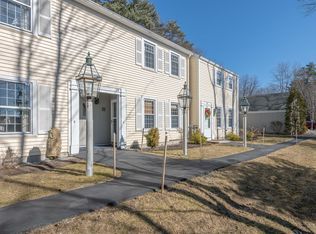 25 Colonial Vlg #25, Falmouth, ME 04105