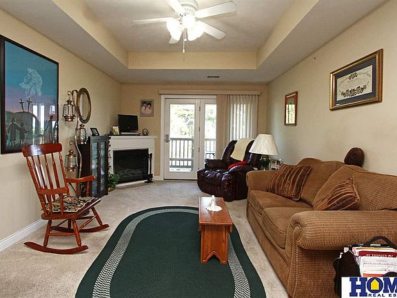 3rd image of 5831 Enterprise Dr APT 305