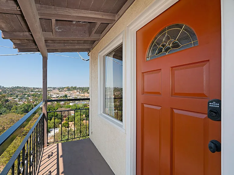2183 Primrose Ave — Photo 7
