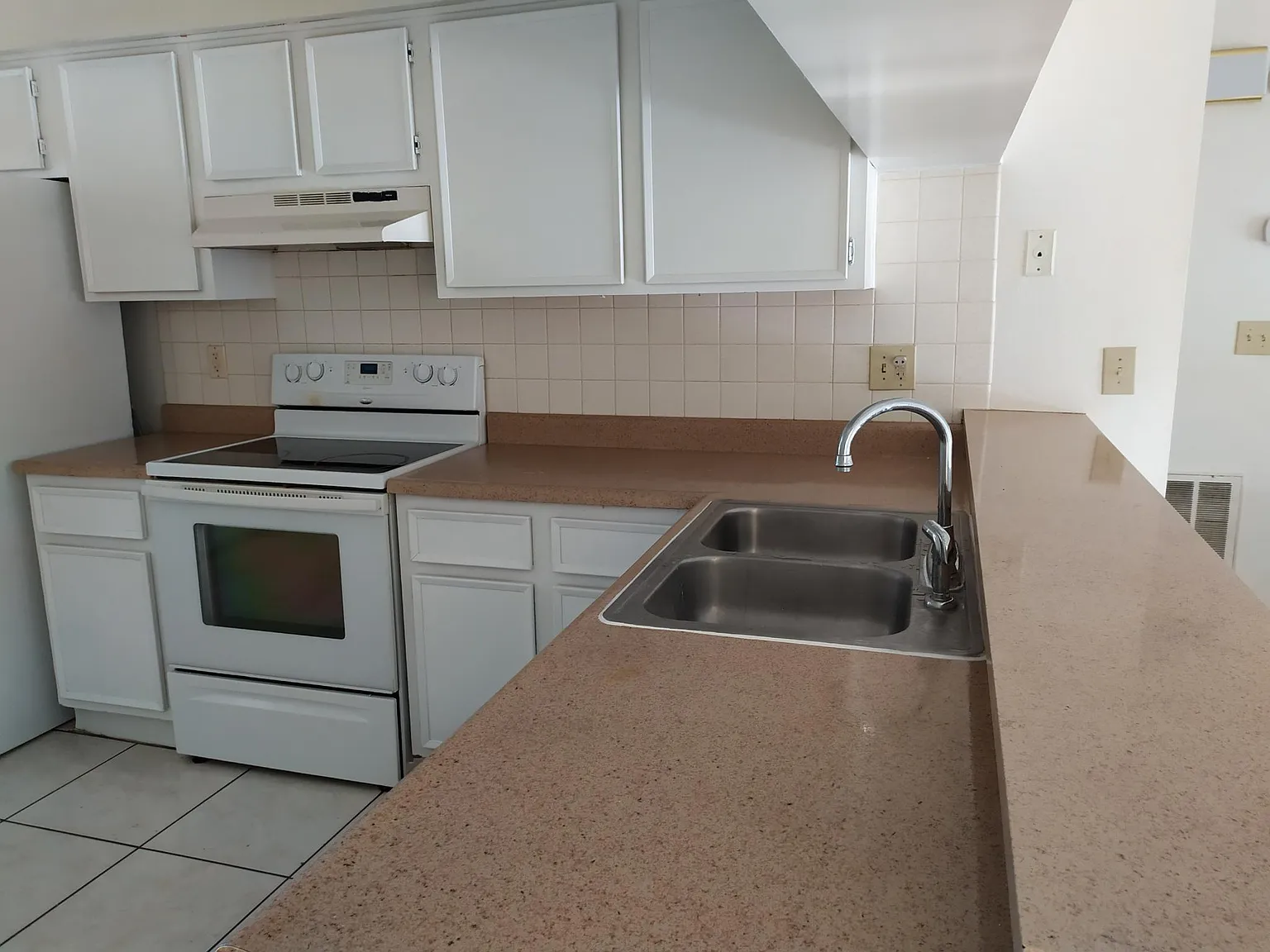 13931 Henson Cir — Photo 3