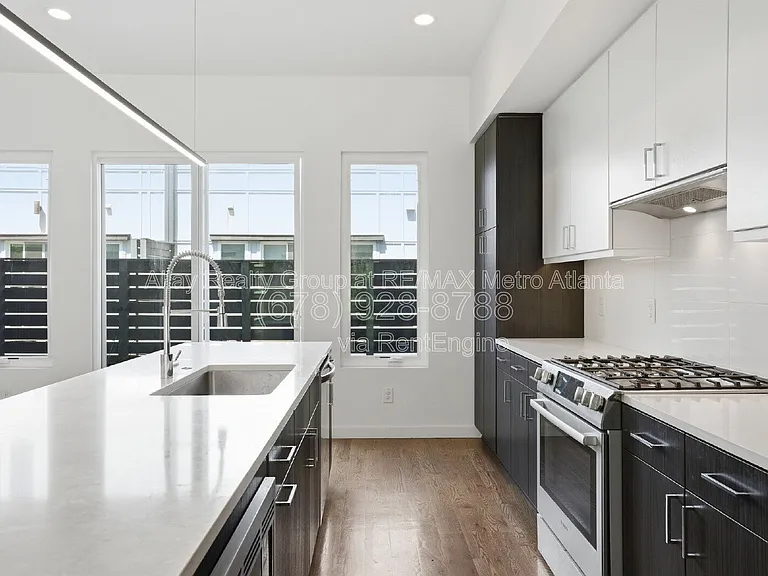 1463 La France St NE #8 — Photo 10
