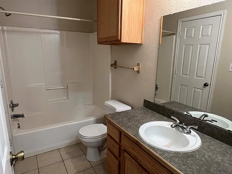 1702 E Mulberry St — Photo 15