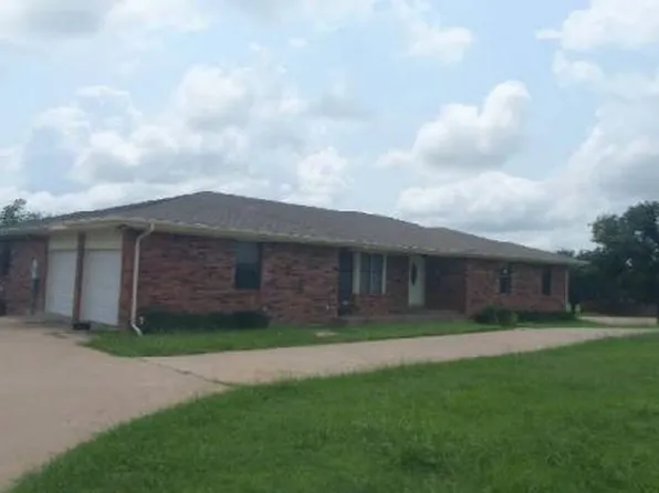 1603 Yucca St, Iowa Park, TX 76367