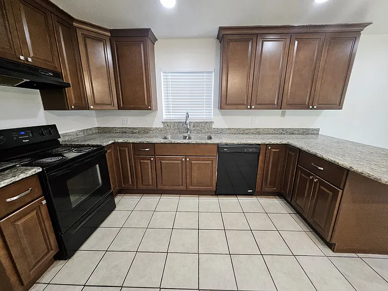924 San Miguel Pl — Photo 11