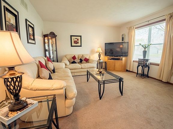 4th image of 6425 Maeve Ln