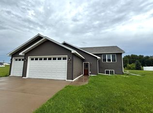 1125 Village Ln, Detroit Lakes, MN 56501
