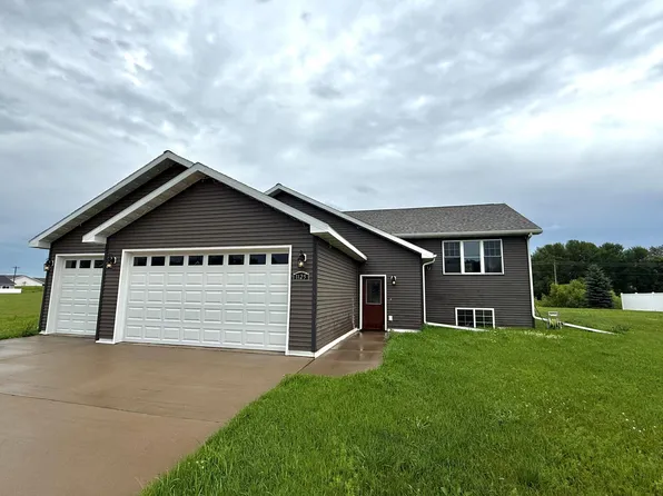 1125 Village Ln, Detroit Lakes, MN 56501