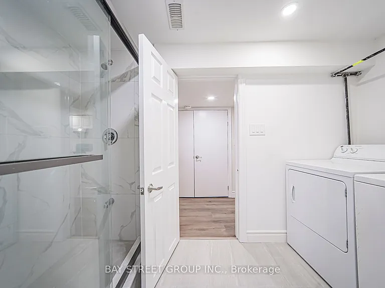 538 Queens Dr #BASEMENT — Photo 13