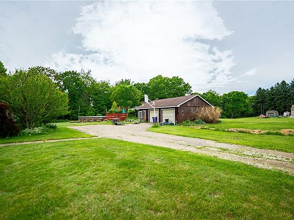 5th image of 321 Pleasant Dr