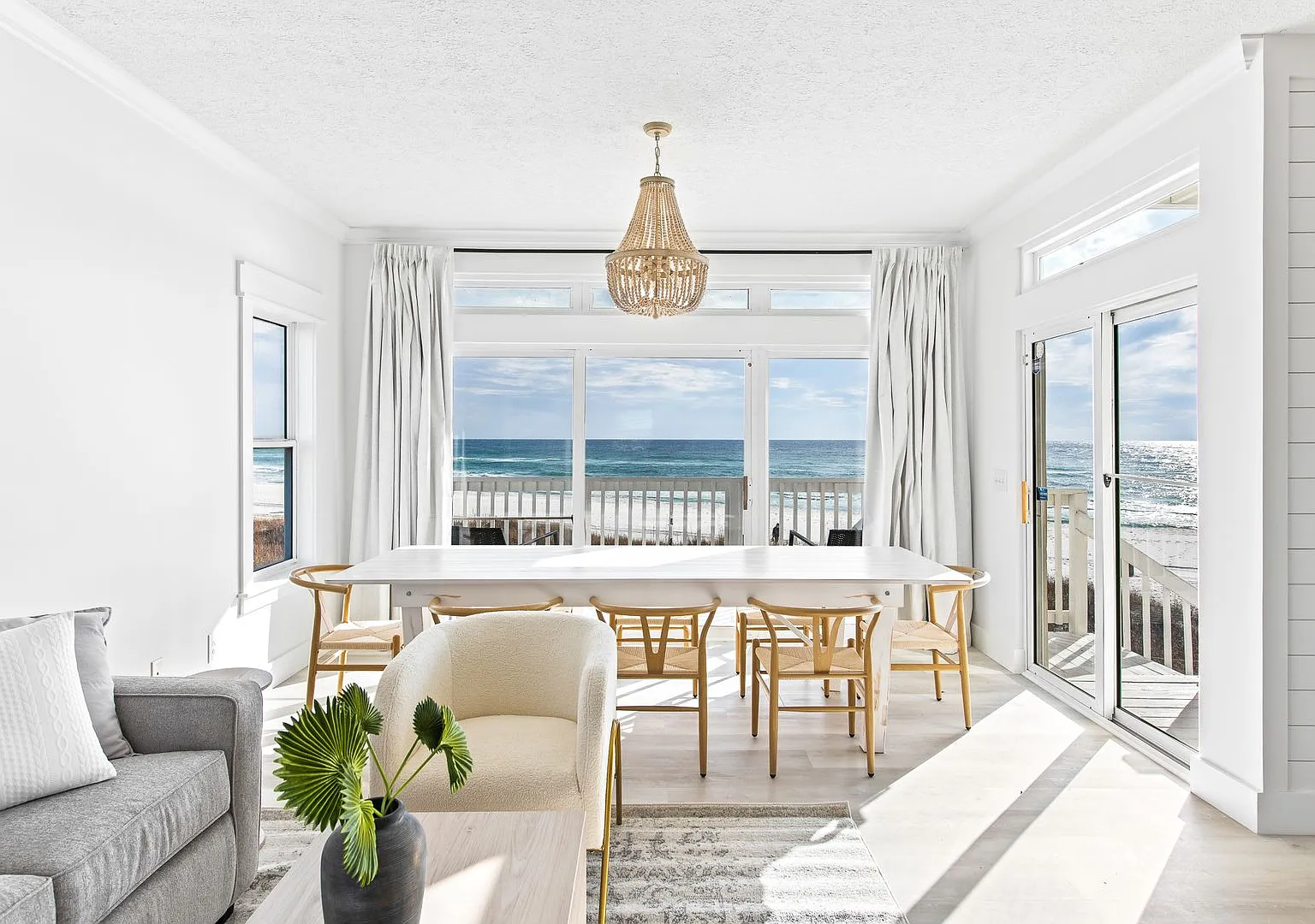 Newly Renovated Beach Front Four Bedroom Home — Photo 3