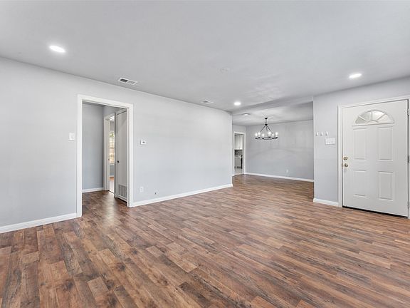 4th image of 612 E 8th St