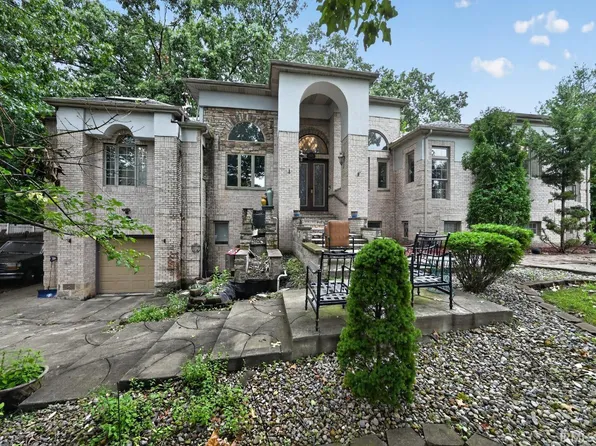 1925 Corby Blvd, South Bend, IN 46617