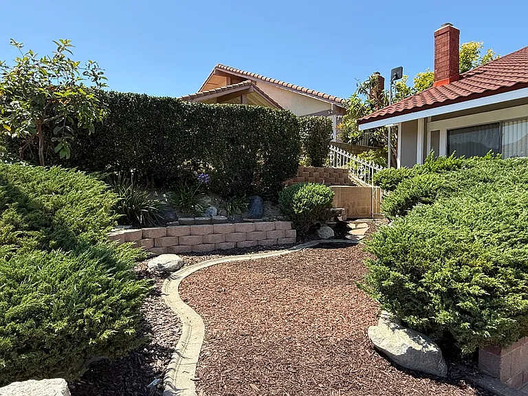 920 W Adams Ave — Photo 3
