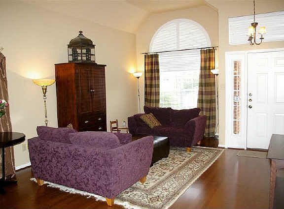 3rd image of 9131 Cumberland Dr