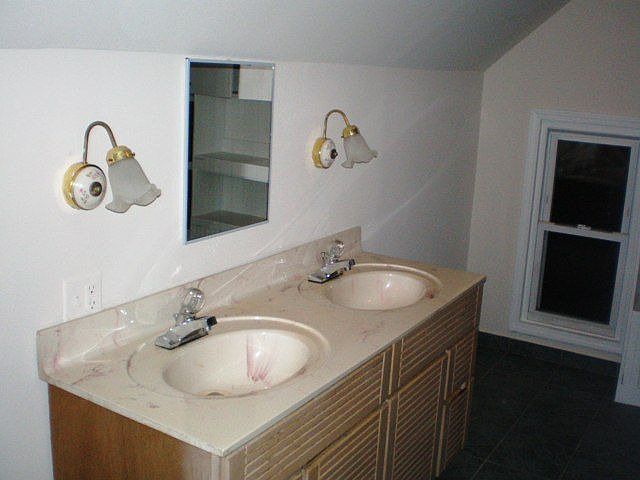 2nd image of 462 Franklin Blvd