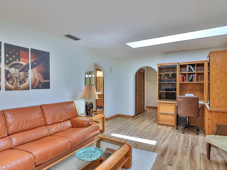 1807 Lindbergh Ln — Photo 8