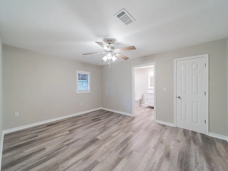 5739 Skylane Dr — Photo 26