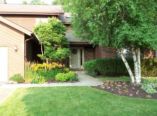 897 Tara Dr, Woodstock, IL 60098
