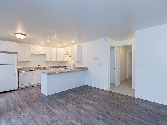 2nd image of 539 NE Ravenna Blvd APT 2