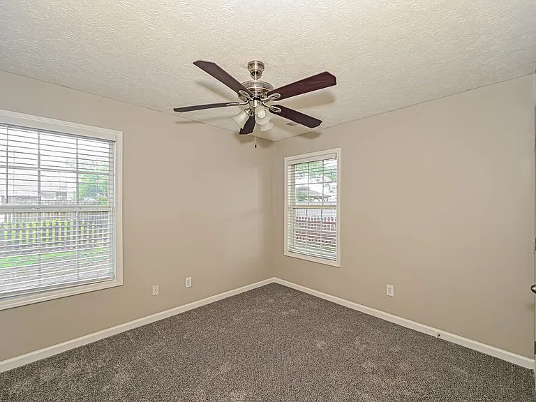 7004 Bridgewater Dr — Photo 13