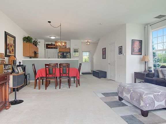 4th image of 893 Flagstone Dr