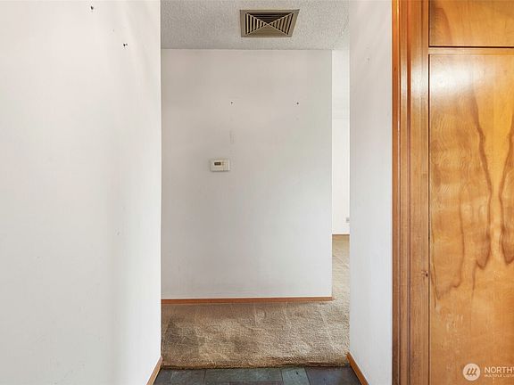 4th image of 1025 141st Street E