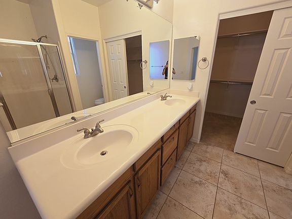 3rd image of 25546 W Saint James Ave