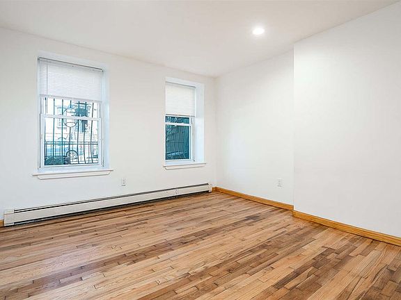 4th image of 545 Bramhall Ave #1A