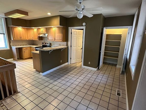 3rd image of 1235 Maine St #1