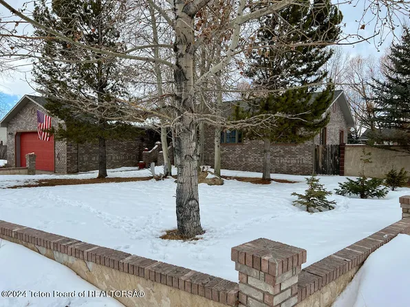 410 S Jackson Ave, Pinedale, WY 82941