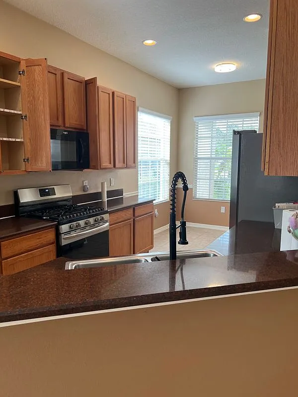 2 bed, 2.0 bath, 1455 sqft, $2,050 — Photo 2