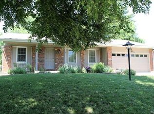 1013 Carole Ln, Ballwin, MO 63021