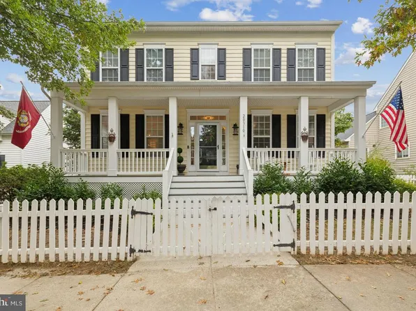 20310 Bowfonds St, Ashburn, VA 20147