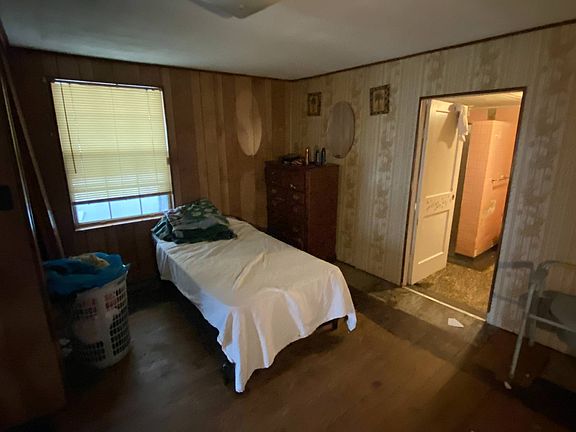 4th image of 1610 Chandler Dr