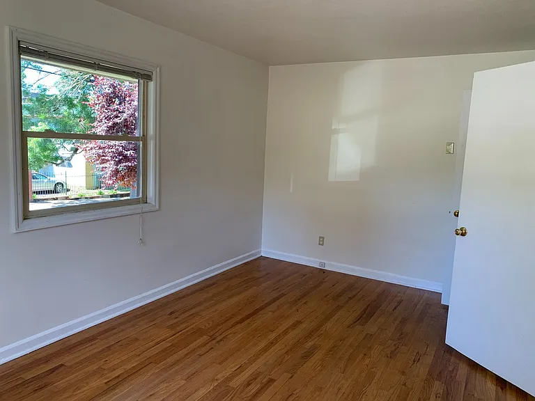 5104 Franklin Court Apartments — Photo 14