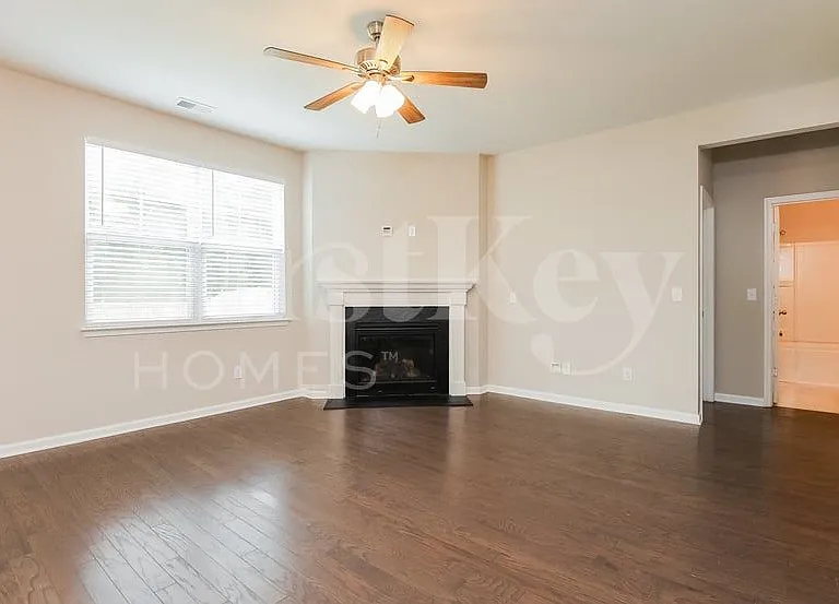 817 Neosho Ct — Photo 3