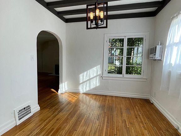 3rd image of 3135 Hollycrest Dr #1/2