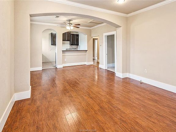 4th image of 909 E 22nd St
