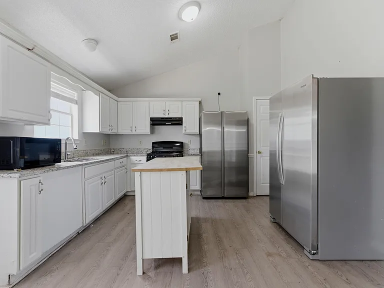 Spacious Kitchen