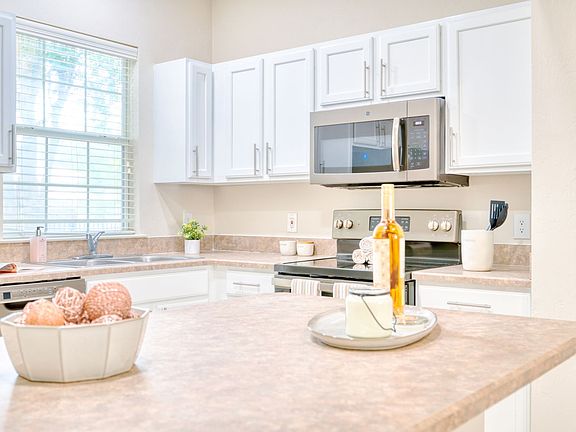 5th image of 2930 6th Terrace Oaks #2921