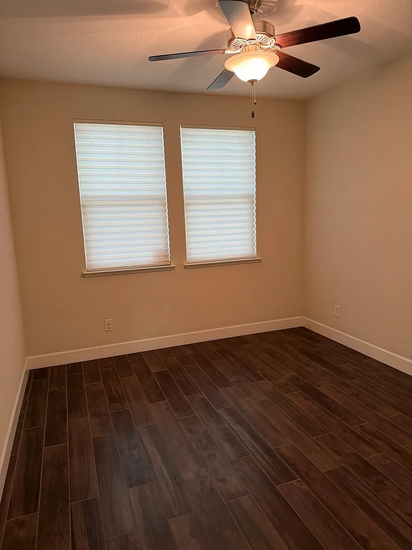 Spacious 4-Bedroom Home in The Oaks at Carmichael — Photo 4